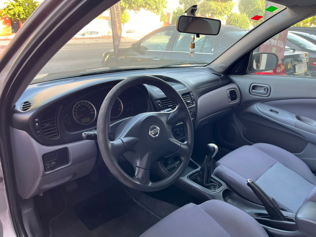 Nissan primera 1.6 100 cv año 2004