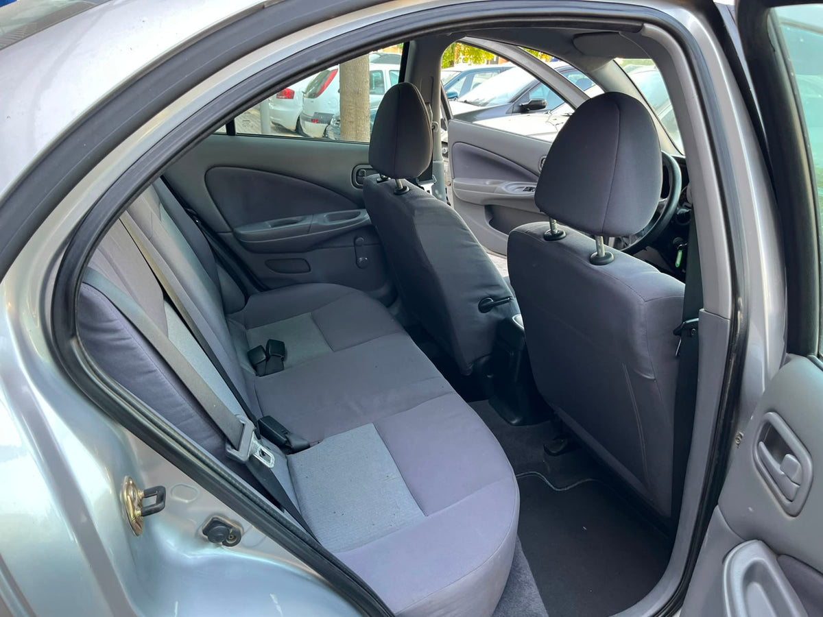 Nissan primera 1.6 100 cv año 2004